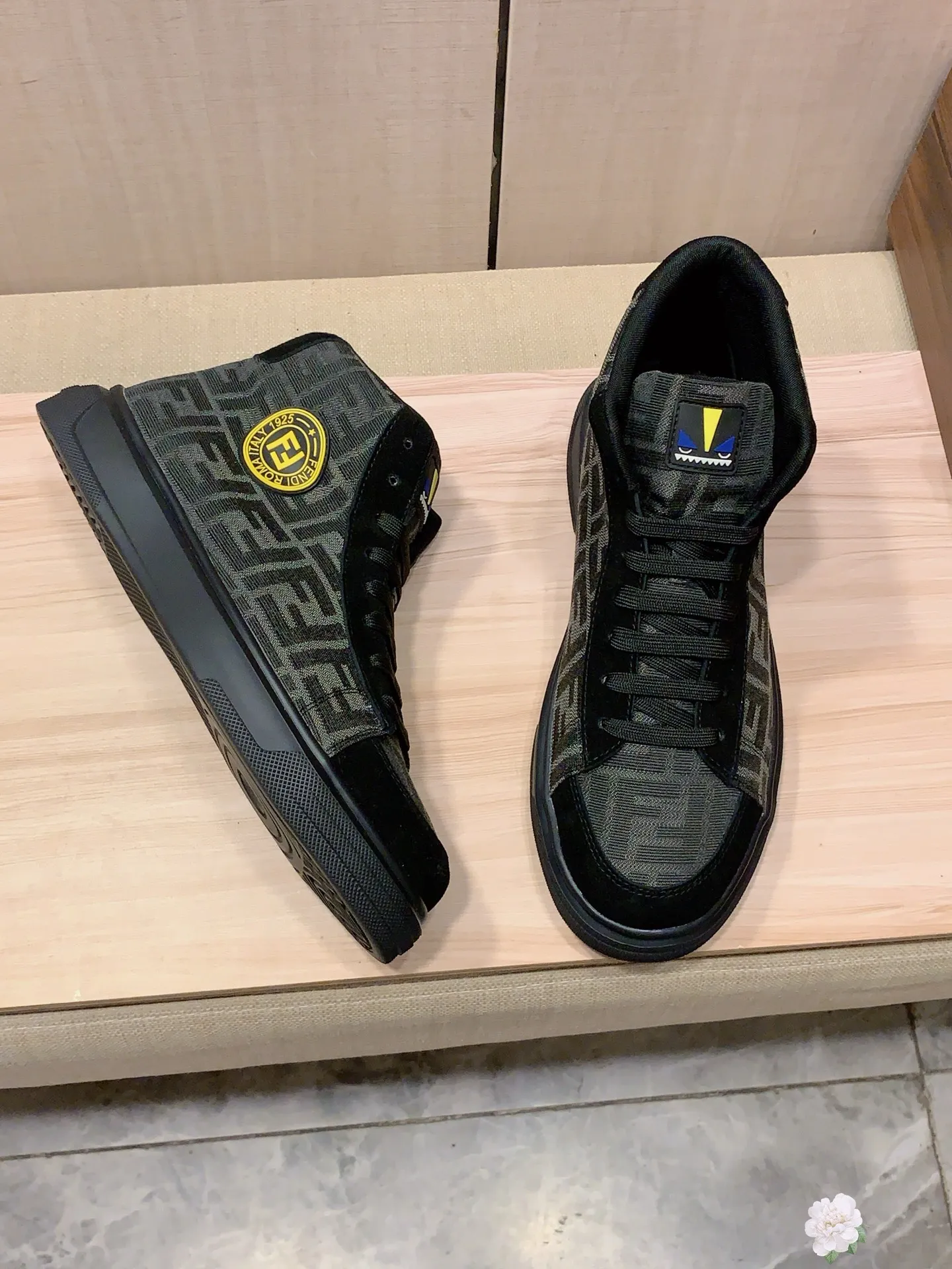 High-top men's shoes 💰442💰💰🎩🎩[Lightning][Lightning] "FENDI*" latest • popular casual shoes, top brand [Seduce] luxury~purchase, top-quality~. [Strong] The upper is made of imported breathable cowhide with fabric material ➕ Breathable sheepskin feet (•) and fine workmanship. The original stylish and stylish soft rubber wear-resistant and non-slip outsole is light and comfortable on the feet. The real thing looks better when taken in real life. 111: code: 38-44, 2️⃣ colors selected